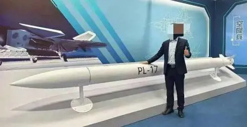 La Cina stringe i muscoli: ecco il "misterioso missile" PL-17