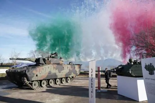 Partito il programma A2CS: l'Esercito Italiano riceve i primi cingolati per la fanteria Lynx