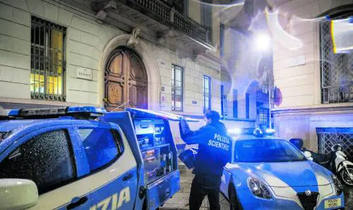 Caduto dal B&B. "Era già morto"