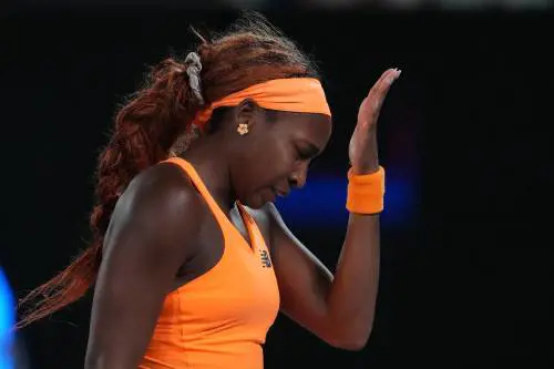 La racchetta spaccata e il video virale. I tennisti si ribellano: allarme privacy