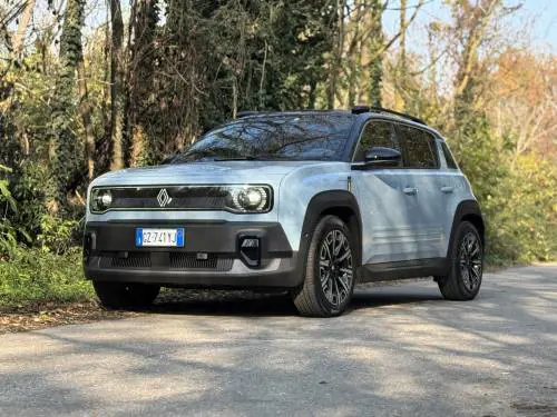 Renault 4 E-Tech: il video in pillole del nuovo crossover elettrico francese