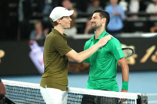 Australian Open, Sinner eliminato: Djokovic raggiunge Alcaraz in finale