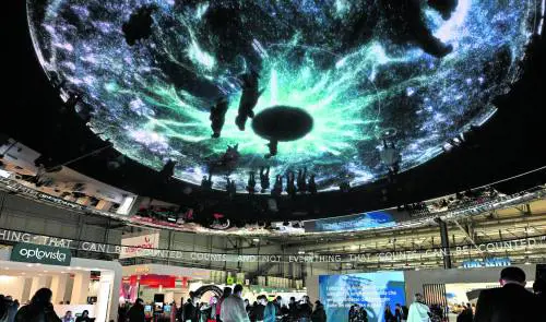 Forme scultoree e oversize ma colori sobri: da oggi  al Mido le ultime tendenze