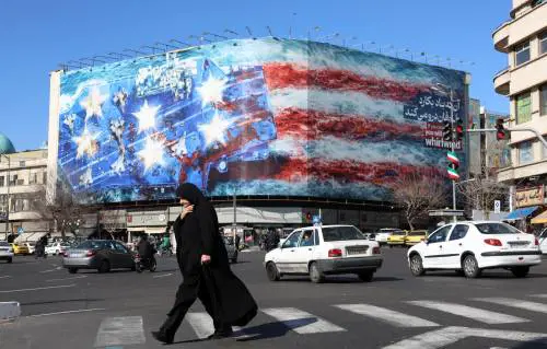 Iran, notizie di esplosioni sullo stretto di Hormuz e in altre città. E adesso anche l'Arabia Saudita preme per un raid Usa