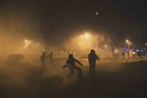 Askatasuna, aggredita una troupe del programma Rai: "Giornalisti minacciati, attrezzatura distrutta"