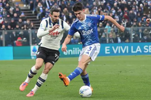 Il Como non passa contro l’Atalanta in dieci: Carnesecchi para rigore a Nico Paz allo scadere