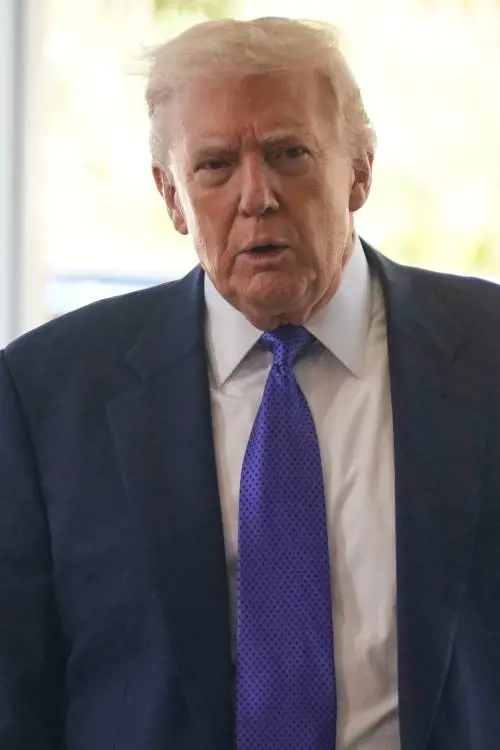 Trump archivia Epstein. Consensi giù