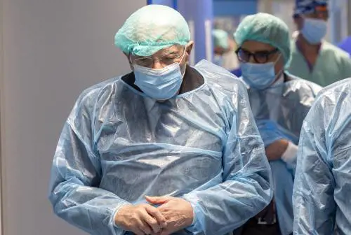 Mattarella al Niguarda tra i feriti di Crans-Montana: le foto