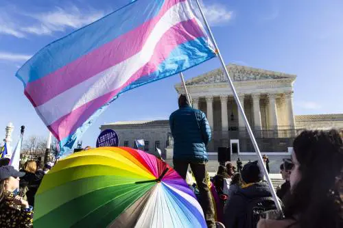 Storica vittoria contro il woke: risarcita una ragazza operata a 16 anni per diventare maschio