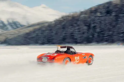 Sant Moritz sul ghiaccio, l’auto diventa arte e spettacolo