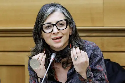 La sparata di Albanese alla Camera: "Antisemitismo strumentalizzato, mina la democrazia. I movimenti per la Palestina? Repressi per sostengo a Israele"