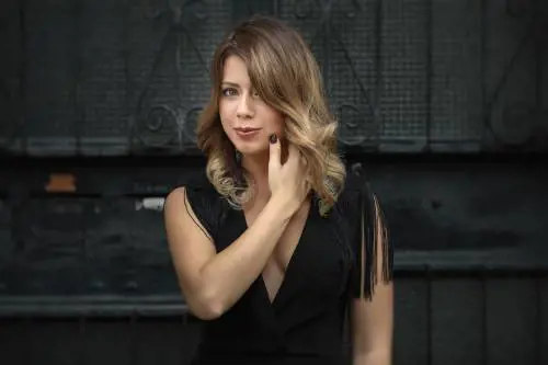 Capelli, quali tagli snelliscono il viso: 5 look che stanno bene alle over 40