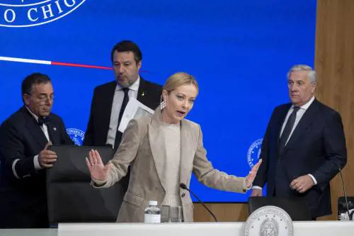 Meloni: "Sulla sicurezza non arretriamo". Poi sfida Schlein: “Speriamo in impegno comune”