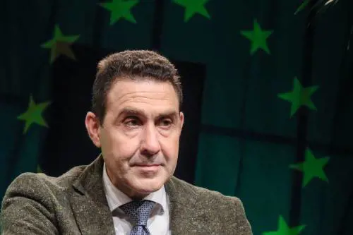 Solo la sinistra peggio di lui