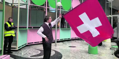 Casa Svizzera apre con solo 2 eventi in meno. Nessuna cerimonia per le vittime (per ora)