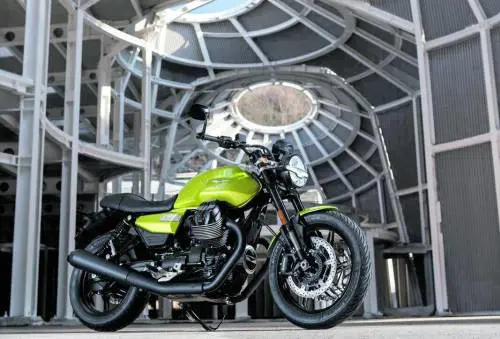 Guzzi, la fabbrica del futuro tra droni e officina vintage