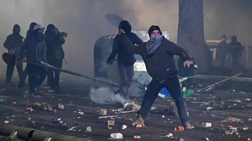 Via libera al pacchetto sicurezza. Meloni: "Evitiamo un calvario agli agenti che fanno il loro dovere". Nordio: "Non vogliamo il ritorno delle Br"