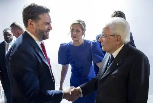 Milano accoglie i potenti del mondo. Vance all'hockey (e oggi vede Meloni)