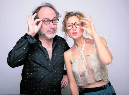 Coppie, flirt, case e Ia. Così si ride a teatro