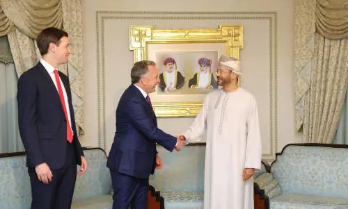 Segnali positivi dai colloqui in Oman: "Individuate aree di progresso". Washington: "Gli americani nel Paese se ne vadano immediatamente"