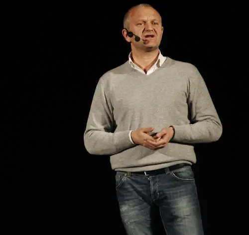 Pucci sbarca a Sanremo, ma scoppia la polemica. Pd: “Anche il Festival è TeleMeloni?”