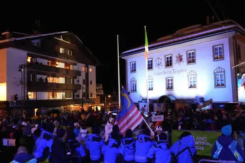 La fiaccola tra i monti di Cortina. Dove le Olimpiadi sono di casa