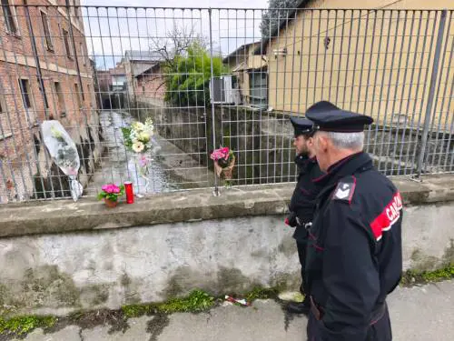 17enne trovata morta in un rio: segni di violenza sul corpo. E un sospettato rischia il linciaggio