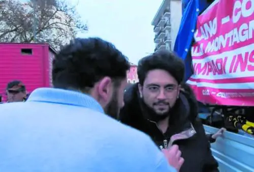 Follia in piazza dei pro Pal, il figlio di Hannoun insulta la Meloni