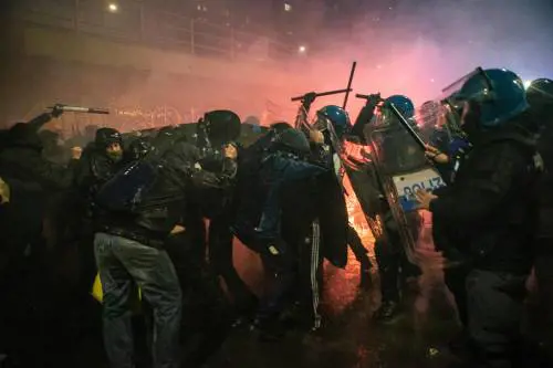 "Nemici dell'Italia". La lezione della Meloni contro la piazza anti Olimpiadi