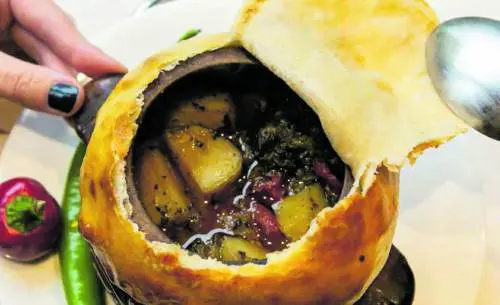 Nepal, Uiguri, Uzbekistan. In via Farini c'è l'altra Asia