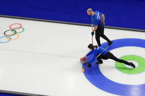 Milano-Cortina, l’Italia del curling chiude con una vittoria e sfida di nuovo gli USA in semifinale