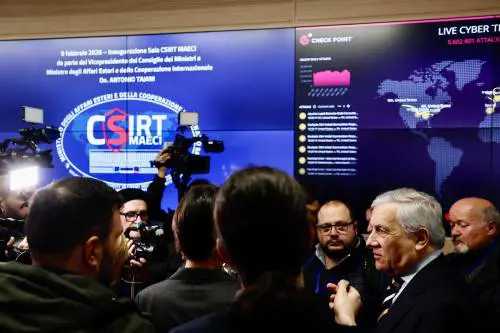 Attacchi hacker, Tajani presenta nuova sala operativa alla Farnesina. "L’Italia è all’avanguardia"