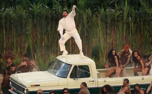 Ira Trump sul SuperBowl dei migranti