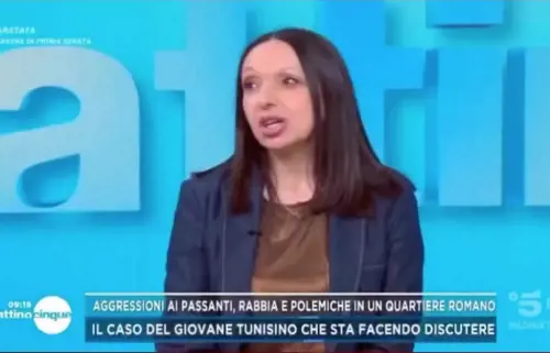 La folle teoria della giornalista in diretta tv: "Accogliamo anche chi spacca vetrine"