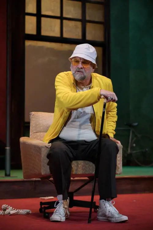 "Ritorno a casa" di Pinter, il patriarcato si fa grottesco