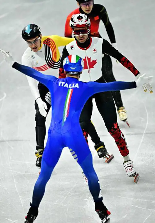 Short track, Fontana trascina fratelli e sorelle di ghiaccio