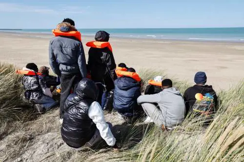 Ddl migranti, via libera del Cdm: trasferimento in Paesi terzi se si trovano su navi interdette  