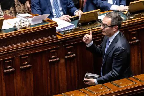 Primo ok agli aiuti all'Ucraina: la capriola dei suoi tre deputati che restano in maggioranza