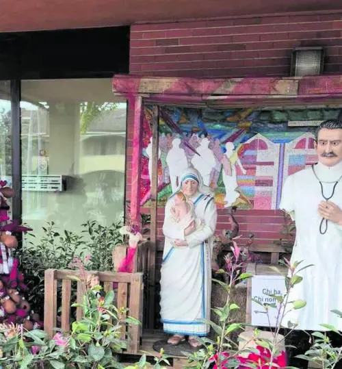 Presepe di Madre Teresa distrutto dai vandali