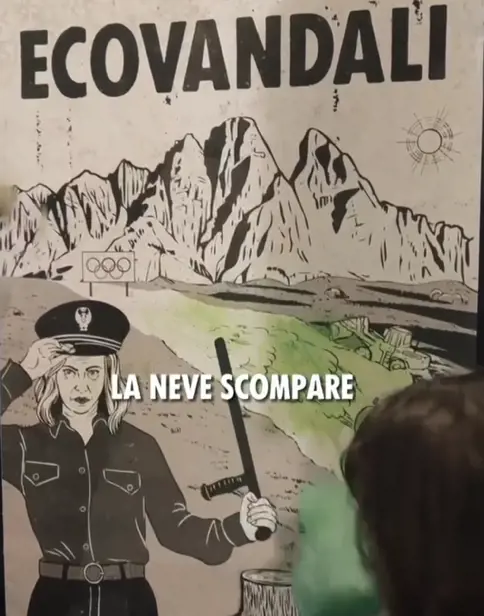 “Ecovandali”. Gli attivisti accusano il governo e “travestono” Meloni: i manifesti a Torino contro le Olimpiadi