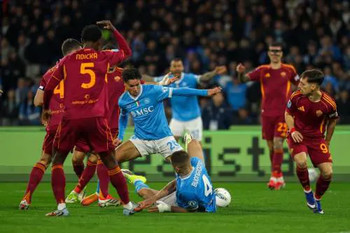 Il Napoli pareggia 2-2 con la Roma, cui non basta la doppietta di Malen