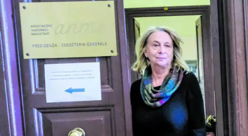 La sezione rossa del Tribunale "lasciapassare" dei clandestini