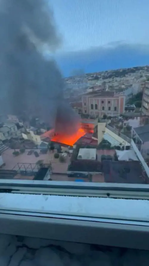 Distrutto il Sannazaro, Napoli ferita