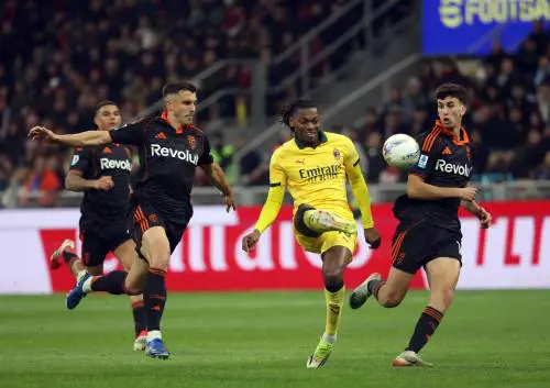 Milan, pasticcio di Maignan. Leao rimedia ma è un brutto pari