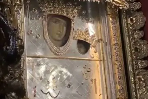 Landri entrano nella basilica di San Luca: danneggiata l'immagine della Madonna