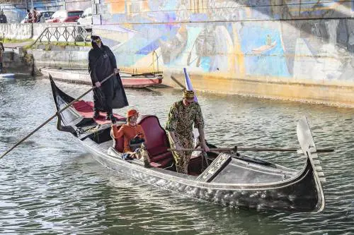 Canoa, kajak o dragone per il Carnevale sull'acqua