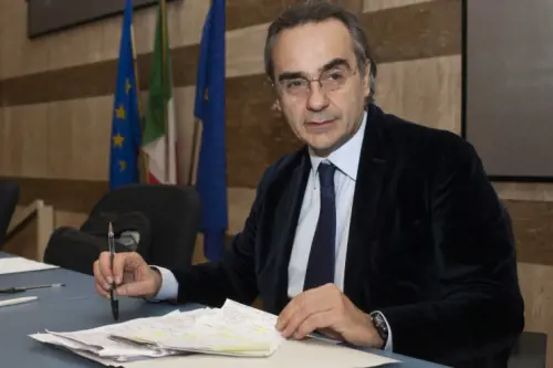 Sea Watch, il giudice che condanna lo Stato ha scritto il libro contro il referendum