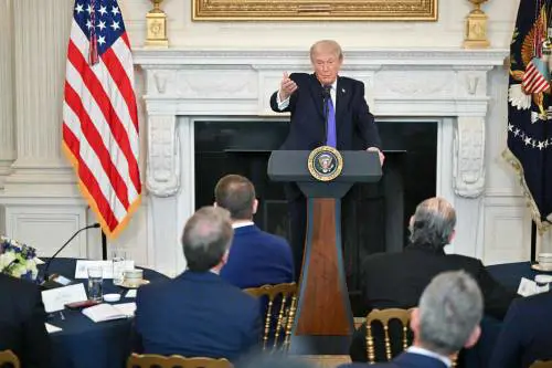 "Sentenza vergogna", ma ecco il piano B. E Donald accelera: pronto il blitz in Iran