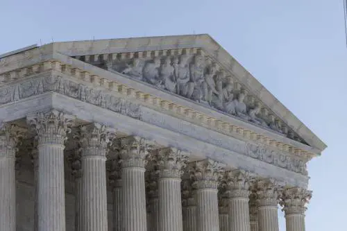 Schiaffo della Corte suprema ai dazi: chi sono i 3 giudici conservatori che hanno "tradito" Trump