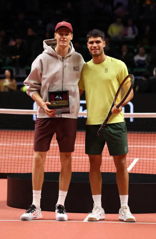 Alcaraz spazza via Fils e vince a Doha: Sinner sempre più “lontano”